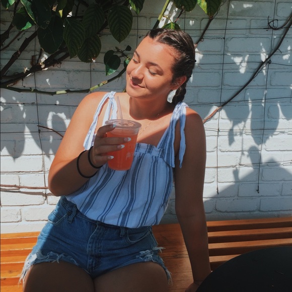 Meet your Posher, Amanda - Picture 2 of 3